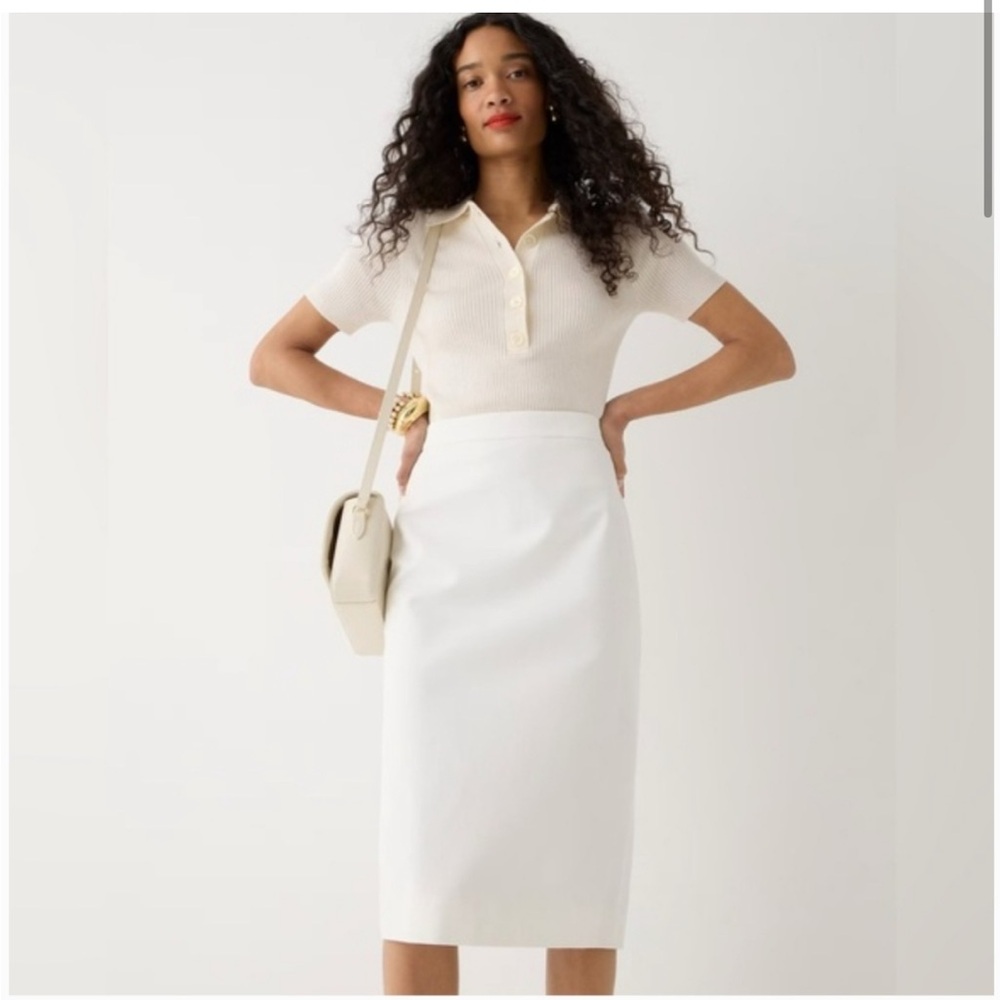ISO • J Crew No. 3 Pencil Skirt • size 4 or 6 •
White